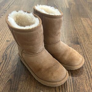 UGG Kids Classic Boot- Chestnut Size: 11.5/12